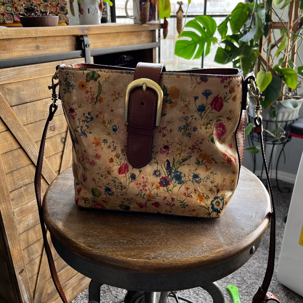 GUC-💐Patricia Nash Irving Prairie Rose Leather Crossbody Bag with Brass Feet